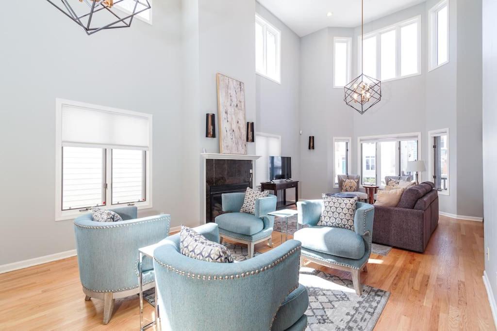 Eclectic Stylish And Cozy Milwaukee Unit 빌라 외부 사진