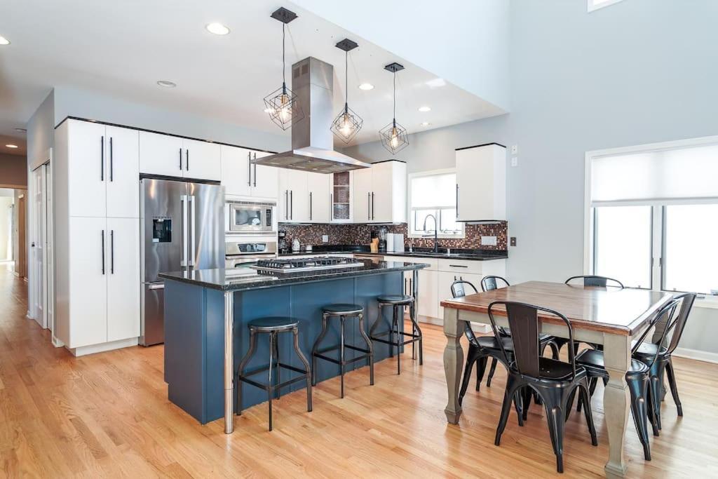 Eclectic Stylish And Cozy Milwaukee Unit 빌라 외부 사진