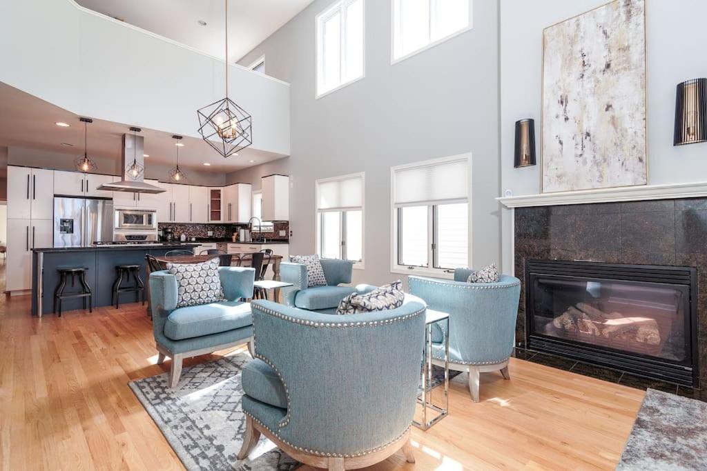 Eclectic Stylish And Cozy Milwaukee Unit 빌라 외부 사진