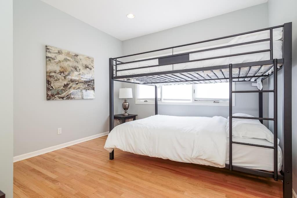 Eclectic Stylish And Cozy Milwaukee Unit 빌라 외부 사진