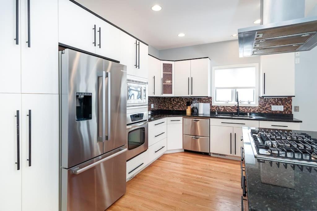Eclectic Stylish And Cozy Milwaukee Unit 빌라 외부 사진