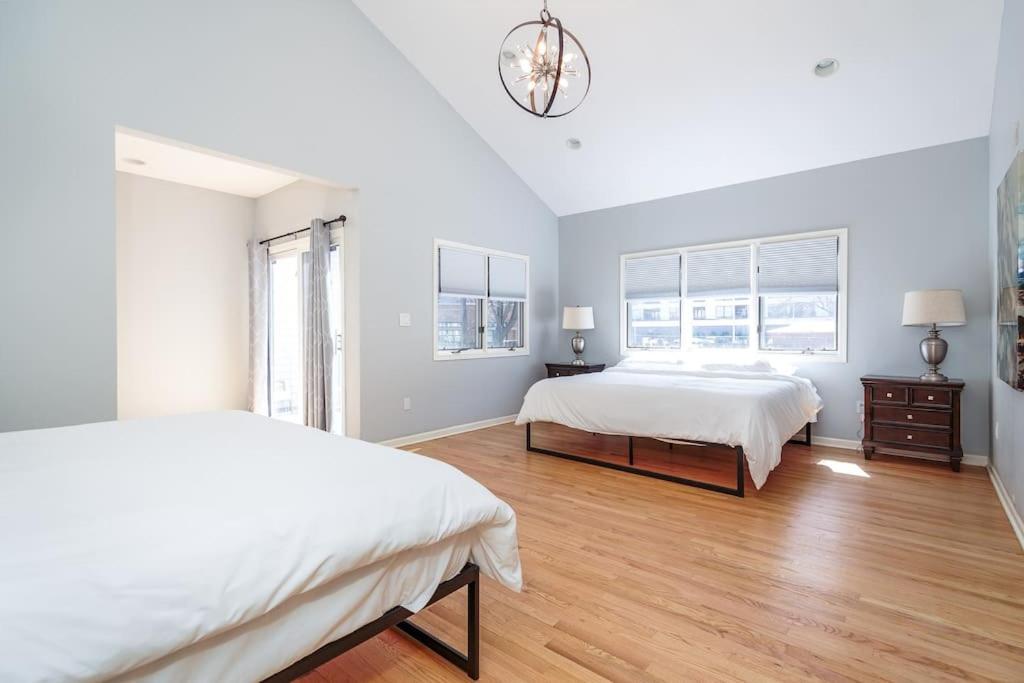 Eclectic Stylish And Cozy Milwaukee Unit 빌라 외부 사진