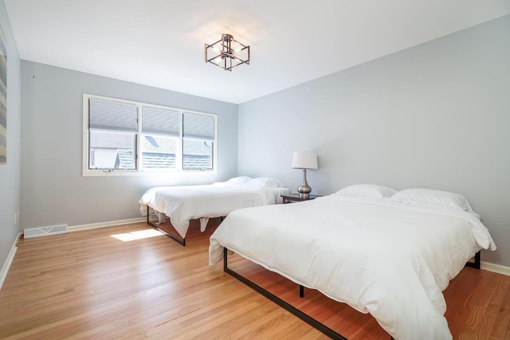 Eclectic Stylish And Cozy Milwaukee Unit 빌라 외부 사진