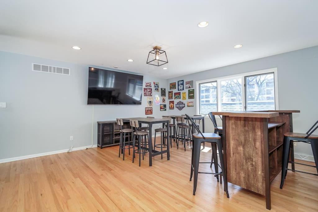 Eclectic Stylish And Cozy Milwaukee Unit 빌라 외부 사진