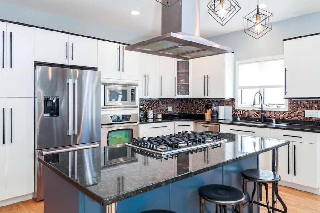 Eclectic Stylish And Cozy Milwaukee Unit 빌라 외부 사진
